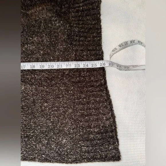 Women’s L.L. Bean wool blend brown knit buttoned Cardigan size Large - Picture 6 of 10